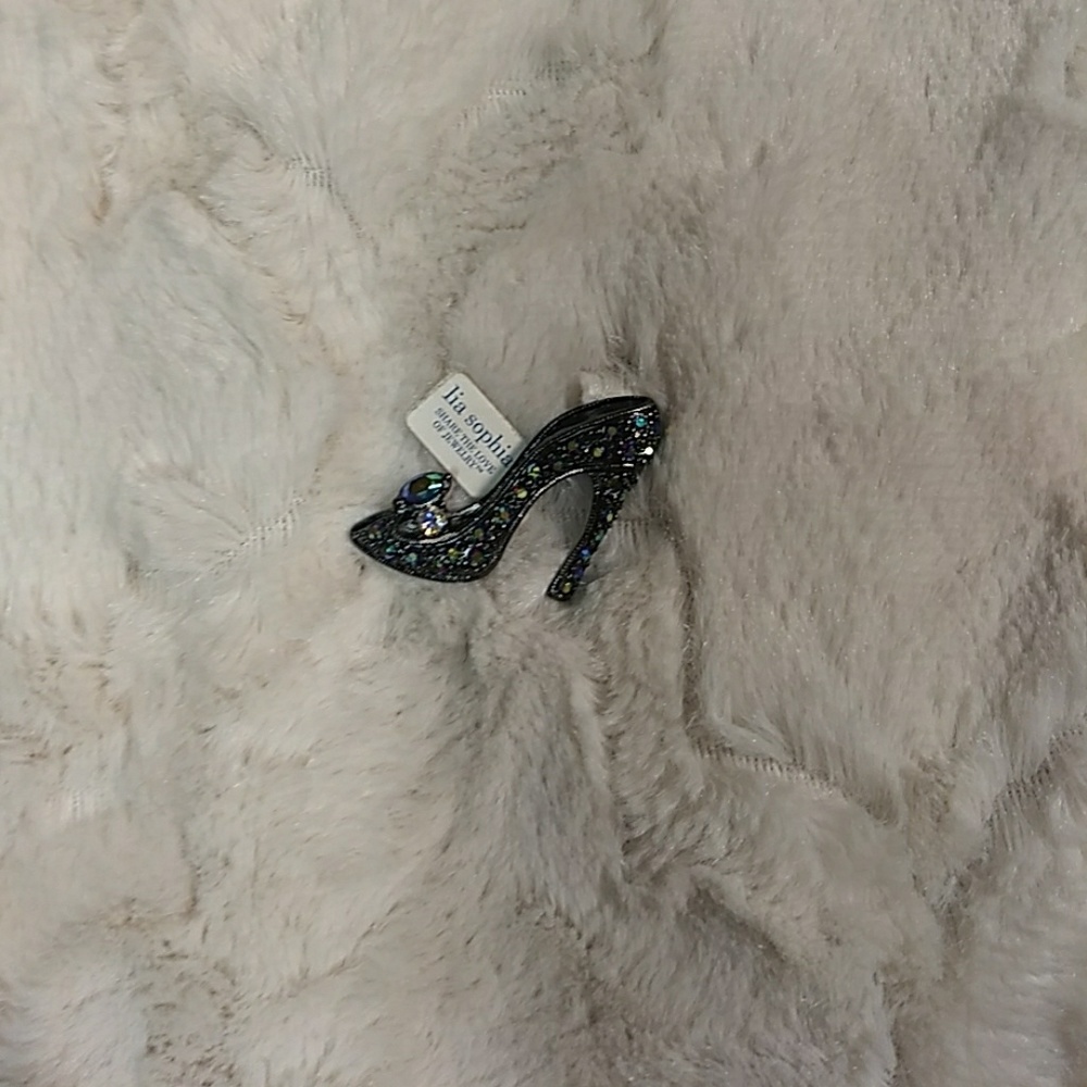 Pin - Picture 3 of 4